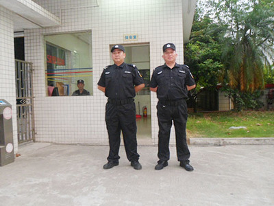 平凡中的坚守 工厂保安风采与专业服务