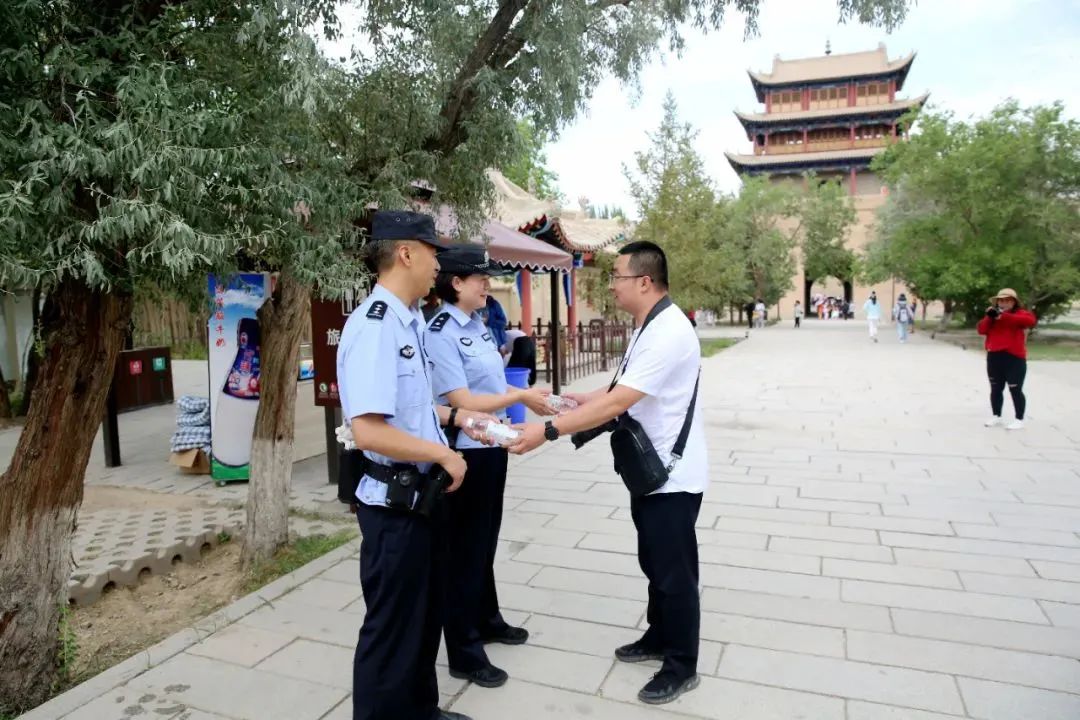 嘉峪关公安 深耕旅游警务 点亮安全明灯